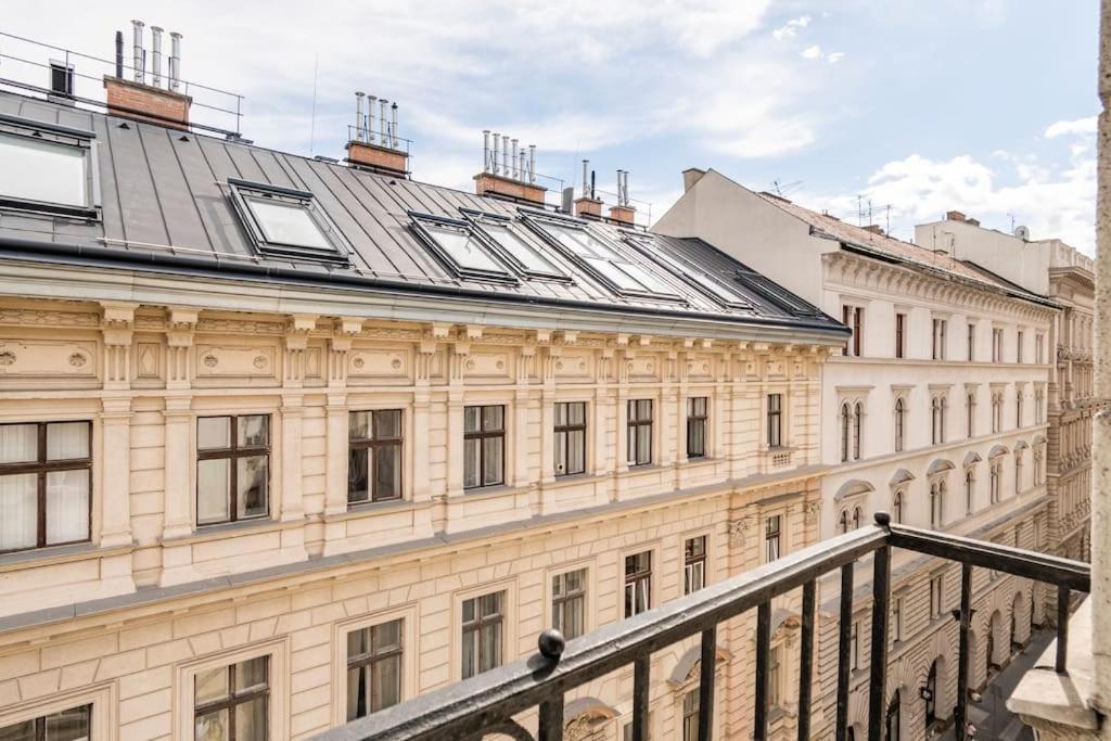 Central princess apartment Budapest Esterno foto